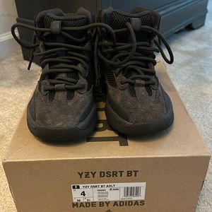 Yeezy boots size 4